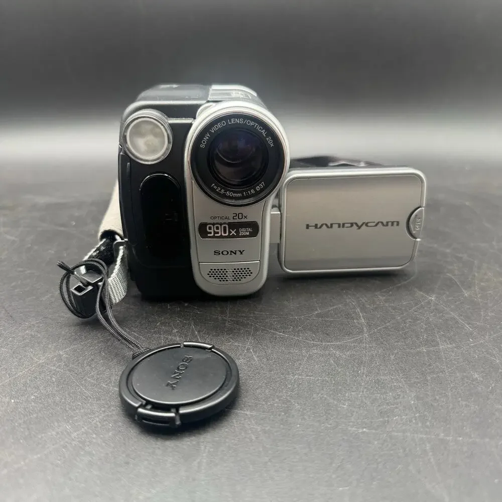 Sony Handycam Hi8 Video8 Camcorder Tested Working AC Adapter & Bag CCD-TRV138